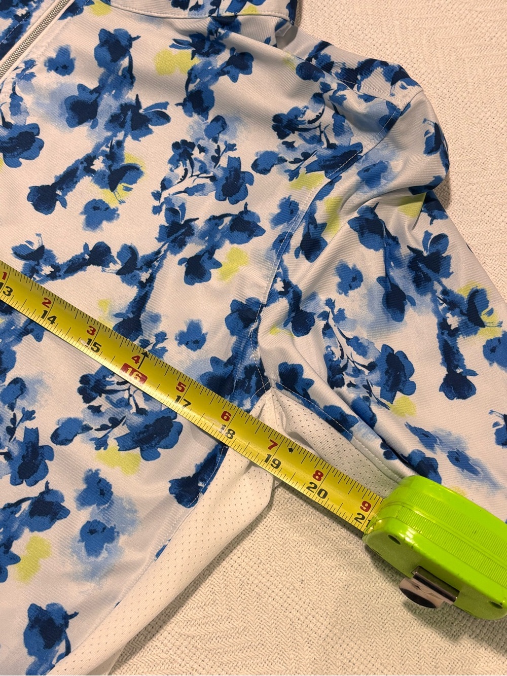 🩵Lady Hagen White Zip-Front Floral Turtleneck Sweater with Blue Accents - Picture 4 of 9